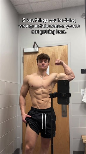 3 reasons you’re not getting lean 👇 1️⃣ You’re not in a calorie deficit You can eat “healthy” food all day, but if you’re eating more calories than you burn, fat loss won’t happen. 2️⃣ You’re inconsistent Training hard for 3 days and then falling off for 4 will keep you stuck. Getting lean comes from weeks and months of consistency. 3️⃣ You’re not prioritizing protein Protein helps preserve muscle while you lose fat and keeps you full so you don’t overeat. Getting lean isn’t complicated. Most p