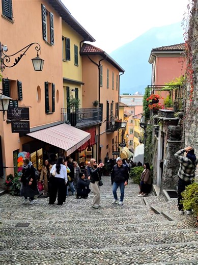 Exploring the Beautiful Streets of Bellagio, Italy