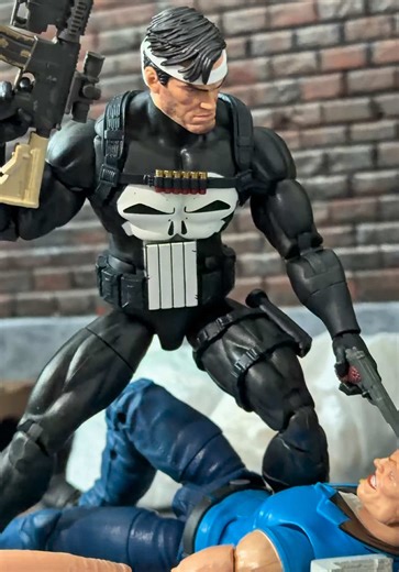 You guys voted for the War Journal Punisher pack to be Unboxed next here on No Shelf Control…so let’s get it done! I can happily say, this 2 pack doesn’t disappoint. No Shelf Control Action Figure Fun Marvel Punisher #marvel #fyp #aftionfigures #figtok #collection