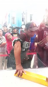 167K views · 1.6K reactions | Impossible Gold Bar Challenge#shorts #viral #challenge #trending If this guy can get this gold bar out of the box, he wins a huge amount of money. Many others have tried to lift this gold bar before, but almost no one succeeds. Some try using their whole hand, while others only use their fingers, but this guy has a completely different technique that hasn't been seen before. The b...more | world vista | Facebook