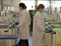 UK easing COVID-19 testing, monitoring despite case uptick