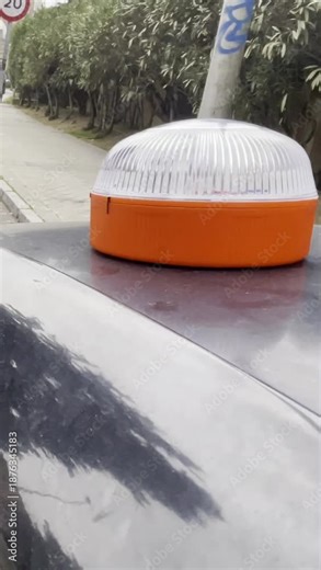 Baliza V16 de coche obligatoria, homologada y geolocalizable para avería y accidente conectada con dft para ubicación gps