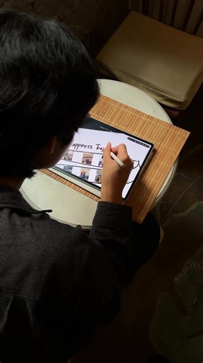 Sandy Kristian Waluyo on Instagram: "POV: You finally found the perfect cheat code for 2026✨ It’s a wrapped. All of my plans for 2025 worked! Aku belajar banget kalau self-development itu butuh strategi. Gak cuma ngejar goals akademik, tapi juga capture momen-momen bahagia (termasuk nge-fangirl! 😋) Semuanya jadi lebih gampang sejak pakai HUAWEI MatePad 12 X (2026). Layarnya Ultra-Clear PaperMatte Display yang nyaman di mata, plus PC-Level WPS Office 3.0 bikin nugas di mana aja tetep produktif.