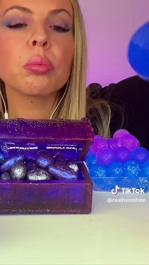 Never gonna forget this theme..😍 . . . . . . . #asmr #asmrsounds #hunnibeeasmr #satisfying #satisfyingvideo #eating #eatingasmr #trending #foryou #foryoupage #shorts #reels #viral #explorepage #hunnibee