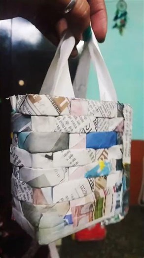 DIY bag from newspaper #papercraft @anikaavish