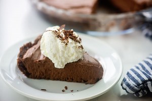 RECIPE: https://thatlowcarblife.com/keto-chocolate-pie/ Rich, decadent chocolate pie - and it's grain free and sugar free with just 4 carbs per slice. | That Low Carb Life