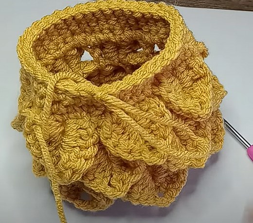 Written Instruction of Dragon-Scale Crochet Bag and video tutorial