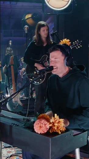 “Mr. Sandman” from Paris Unplugged 🇫🇷🖤