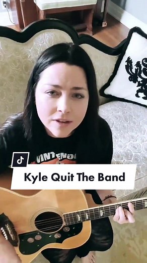 Amy Lee from Evanescence singing Kyle Quit The Band by Tenacious D #amylee #kylequittheband #tenaciousd #evanescence #fypシ #rock #acoustic