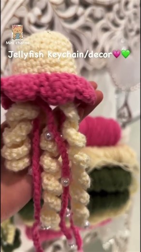 Jellyfish keychain/decor💚💗#jellyfish #crochet #cutecrochet #aesthetic #decor #keychain #cute