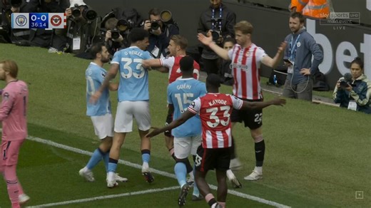 How was this not a red ???? They don't even hide the bias anymore 💰 💰💰💰