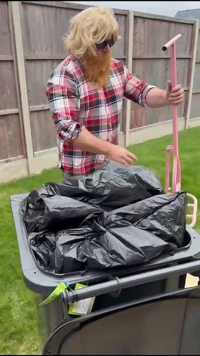 Take control of your waste management with the WasteMate Squashi Pro! Overflowing bins? Not anymore! This durable, lightweight, and space-saving compactor helps you maximise bin capacity, reduce collections, and keep pests away. 🔹 Built to Last – 2mm tubular steel with a sleek powder-coated finish 🔹 Effortless Efficiency – Compact and easy to use, weighing just 4kg Smarter waste management starts here! #SquashTheWaste #SmartWasteSolution #EcoFriendlyLiving #TradeSupplyHub