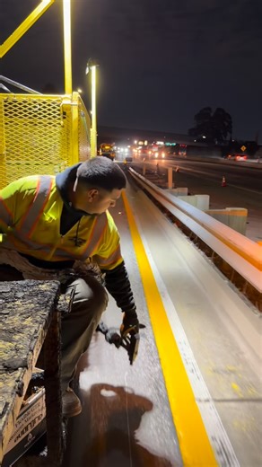 Drayton Batepola on Instagram: "Started slow and picked up on speed, what y’all know about physics? #bluecollar #markers #bigboystriping #striping"
