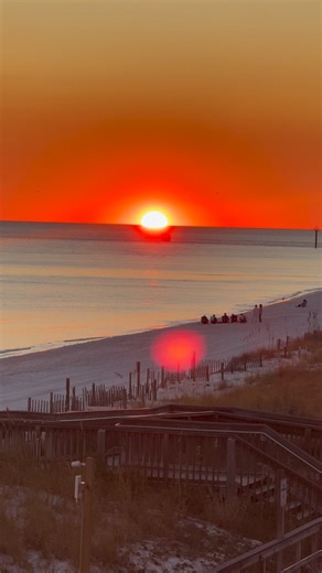 The only good thing about daylight savings time is I get to see the best sunsets everyday!!! #sunsetvibes #sunset #sunsets #destinflorida #beach #destin | Justin Derrick Beck