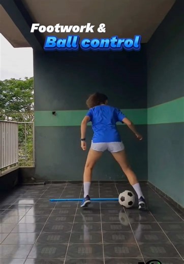 Master the basics, dominate the game! ⚽🔥 Footwork, ball control, and passing—three keys to futsal success. Train hard, play smart, and make every touch count! #Futsal #FutsalSkills #WomensFutsal #BallMastery