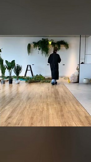 グリーン施工例:フェイクグリーンで壁のディスプレイ