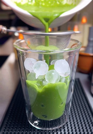 How to Whisk Matcha Latte in 19 Seconds