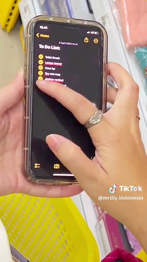 Checklist belanja dari A sampai Z, semua ketemu di MR.DIY!✨ Belanja jadi lebih gampang dan lebih seru, ga perlu pusing lagi. Semua yang kamu butuhin, ada di sini. Coba ceritain pengalaman belanja kamu di MR.DIY di bawah ini👇🏻 #MRDIYIndonesia #HematLengkapDekat #SerbaLengkapSerbaAda #SemuaUrusanSemuaKetemuDisini