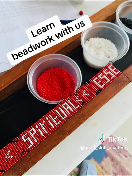 Learn beading skill with us#beadwithus #beadingacademy #beadedjewelry #beadedjewelry #letsbeadfriends #beadingart #isintusethu #artofbeading