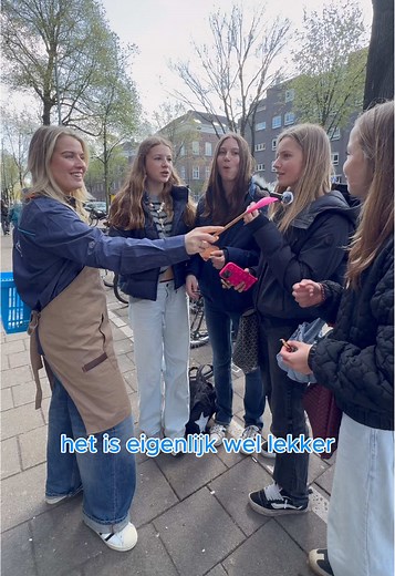 Kaas en stroopwafel: match of niet? @Jip Dijkstra test het bij onze klanten! Heb jij 'm al geproefd? 🧀 🧇