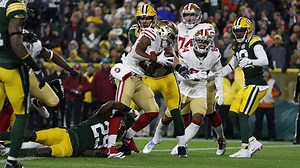 Matt Breida skates through Packers D-line for TD