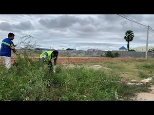 Prevent to Remove Plastic and Grass Unclog Culvert Drain on Street