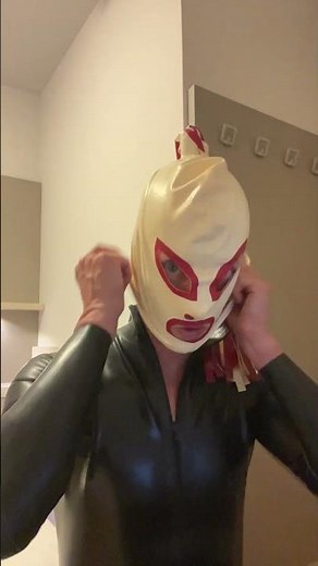 Wearing the white latex hood with rubber hair #latexmask #rubberman #rubbermask #latexhood #fashion