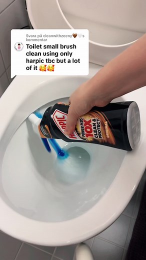 Svarar @cleanwithzeeny🤎🤍 this got so sudsy 🤯 #cleaningmotivation #cleaningvideosoftiktok #satisfyingcleans #cleaningtiktok #amsrcleaning #cleantok #scrubbingasmr #sudsyscrub #toiletclean #tbcclean #tbc #harpic #brushscrubbing #bathroomcleaning #toiletscrub #sudsytoiletclean #cleaningrequest