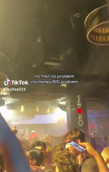 Addressing Financial Challenges in Modern Relationships