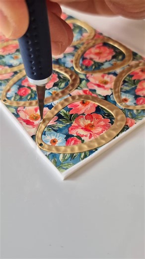 ✨️ Fusion pâte-métal pour des BO d'exception 🔥 En vente maintenant dans ma boutique Etsy. #bijouxfaitmain #bouclesdoreilles #bijoux #handmadejewelry #creation