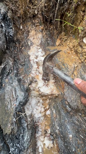 Heri Gold Discovery: Traditional Gold Mining