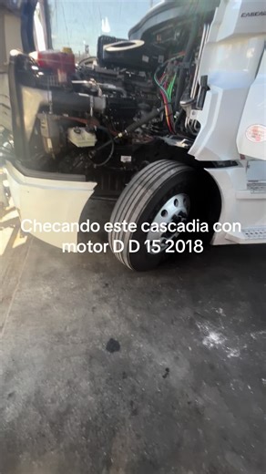 Buenos dias , checando cascadia con motor dd15 problema de cabeza . #diselpower #cascadia🚛 #dd15 #dd15problems #disellife #viral #freighlinertrucks #detroit #diselmecanic #bakersfieldcalifornia #guatepower🇬🇹🔥