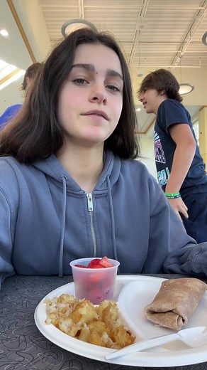 liv (@reviewing_school.lunch)’s videos with original sound - liv