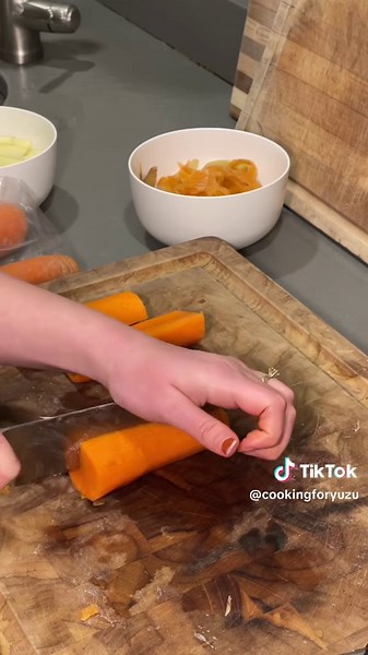 The perfect easy meal as someone who doesn’t really know how to cook 🍛 #japanesefood #japanesecurry #dinner #cooking #husbandwife