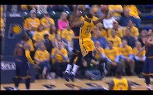 在Cavaliers 波瀾壯闊的逆轉勝球賽中，別看漏了Myles Turner 這球超級大幅度拉弓入樽。 影片：NBA | 極力誌籃球 Clutch