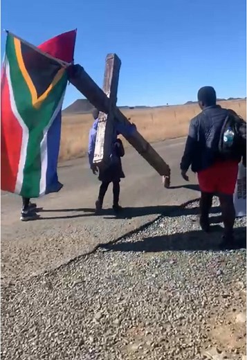 PEACE WALK & CROSS WALK - 765 Km kungenwe CAPE TOWN ziyakhalaa (ISPHAMBANO)🔥🥳🙌🏾 #fly #trendingvideo