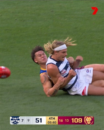 Cam Rayner is HIM 😤 - Mark Blicavs and Bailey Smith will be sore tomorrow after two crunching tackles 💥 📺 Watch the #AFLGF in 4K with Fox Footy commentary on Kayo 👉 bit.ly/46XY57J | FOX Footy