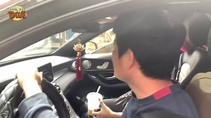 876K views · 10K reactions | Khương Dừa xin Hồ Bích Trâm cho chạy thử xe 5 tỷ, nhưng xe hiện đại quá lại không biết chạy, quê trớt!!! | Khương Dừa | Facebook