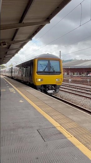 Northern Class 323s arriving at Preston with Manchester Airport to Blackpool North #trainspotting
