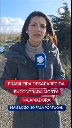 Investigação da PJ encontra corpo de brasileira desaparecida. Principal suspeita do homicídio é outra cidadã brasileira, que foi detida. Todos os pormenores, logo mais, no Fala Portugal (19:15, hora Lisboa), o noticiário da TV RECORD. Assista aqui: MEO 192 | VODAFONE 134 | NOS 177 | NOWO 125 | DIGI 71 | WOO 177 | UZO e Amigo - Consultar Box/App #falaportugal #notícias #Atualidade #recordtveuropa | Fala Portugal