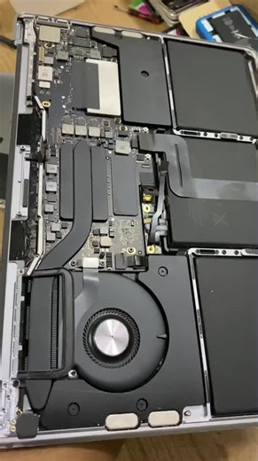 MacBook Pro (a1708 model ) screen replacement…call/WhatsApp 0752737753 for any inquiries #tiktokug #tiktokuganda #uganda #foryoupageuganda