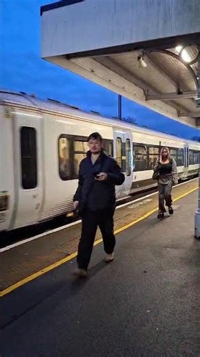 Class 465 departing barnhurst #train #railway