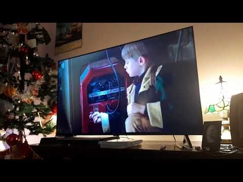 Home Alone 2 1992 Film Marv gets Electrocuted by Kevin McCalister by the sink