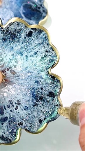 Resin small coaster 🥰🥰 Whatsapp for order now 923408598580 #everyonehighlightsfollowers #couplegoals #StarsEverywhere #merrychristmas #walldecor #resinart | Resincollection0