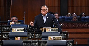 Tiong: Customs should focus on smuggling, not private alcohol collections | New Straits Times