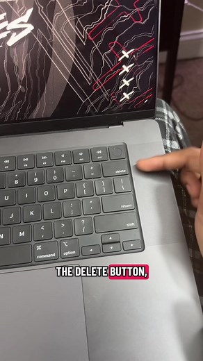 @Candace | Business & Lifestyle The new MacBook keyboards just have a new layout 😭 #apple #macbook #laptop #tech #donnywasthere
