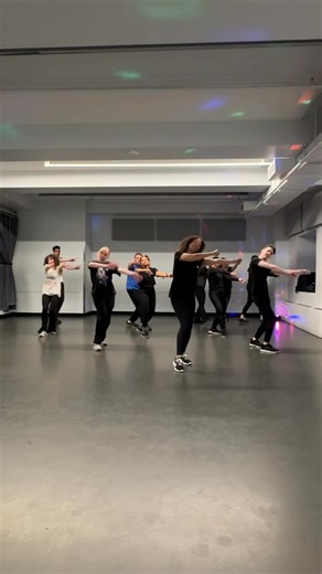 EVERYBODY 🙌 #backstreetboys #dancefitness #millennial #90s | chronicdancer