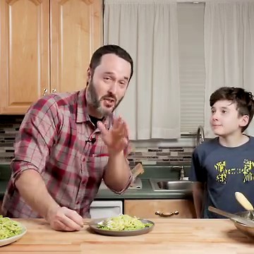 RECIPE: https://www.sipandfeast.com/pasta-con-broccoli/ Today we're making spaghetti with broccoli. This one's easy to make in about 30 minutes so we love it for weeknights! | Sip and Feast