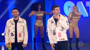 Rodrigo Faro se transforma em Mano Walter no Dança Gatinho e agita a plateia do Hora do Faro 🤩🥳! Além de cantar e dançar ao lado do amigo, eles relembraram momentos no programa. Confira! | Hora do Faro