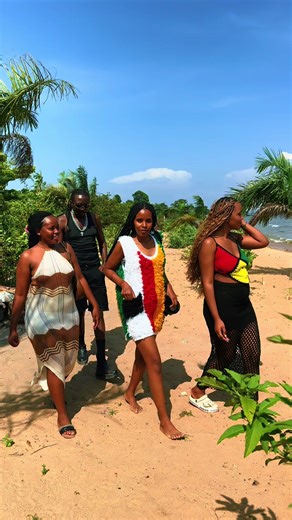 Tuli mu Beach ne banna be Busoga. #Omwende #ugandan_music #zizabafana #ugandatiktok🇺🇬 #trendingsong